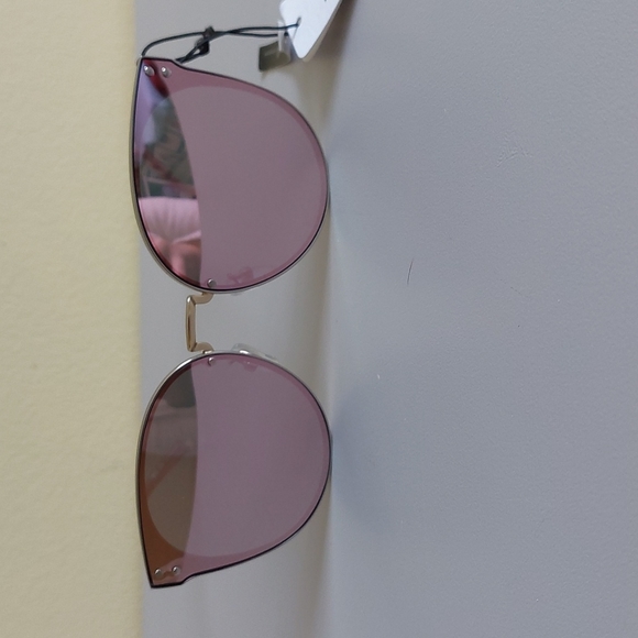 Pink sunglasses 👓 🌞 - Picture 2 of 8